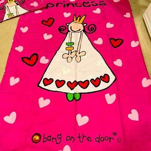 Fantastic regal bedding for your favorite little princess